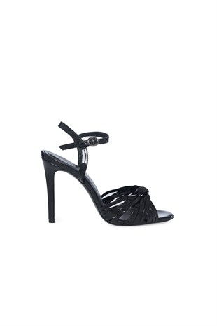 Siyah Düğüm Detaylı Parlak Topuklu Ayakkabı